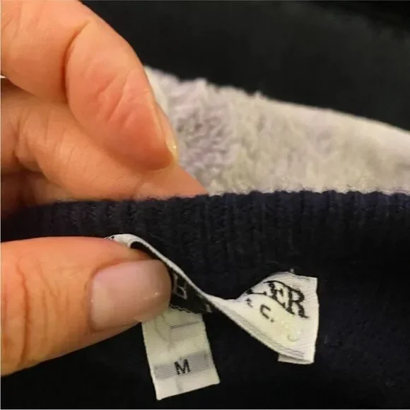 Jennifer Tyler cashmereV-Neck Sweater in Navy, M